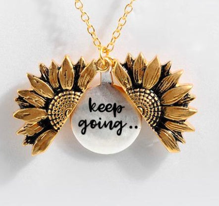 Collar con letras de doble capa de girasol