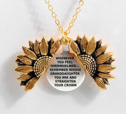 Collar con letras de doble capa de girasol