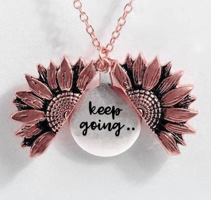 Collar con letras de doble capa de girasol