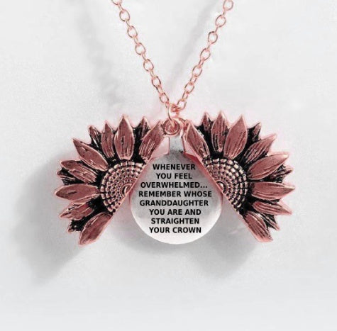 Collar con letras de doble capa de girasol