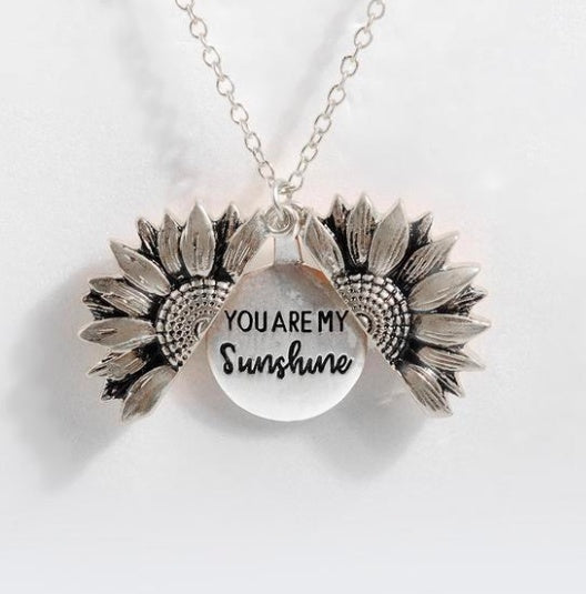 Collar con letras de doble capa de girasol