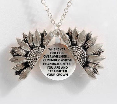 Collar con letras de doble capa de girasol